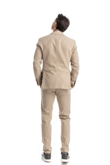 Naklejka premium rear view of young student looking up and to side