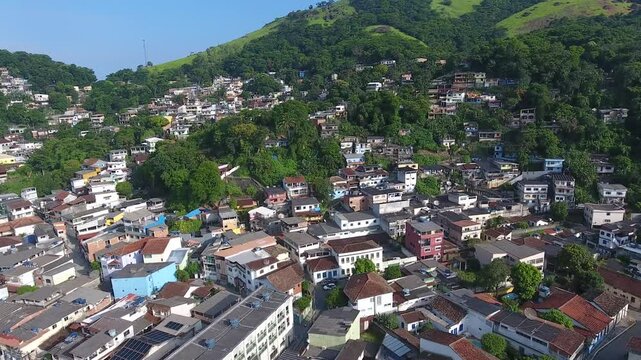 Imagens a&eacute;reas de Mangaratiba capturam a ess&ecirc;ncia deste para&iacute;so carioca, revelando suas praias de &aacute;guas cristalinas, paisagens montanhosas e a tranquilidade que caracteriza a cidade. O drone sobrevoa 