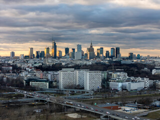 Warszawa, panorama miasta przy zachodzącym słońcu
