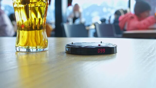 Bar Restaurant Food Pick Up Remote Notyfing System Wireless Buzzing Pager