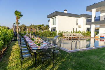 beautiful wedding table setting with flowers and candles