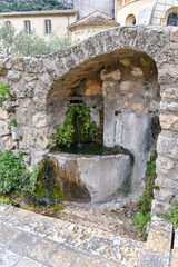 une fontaine de Saint-Guilhem-le-Désert (Hérault)