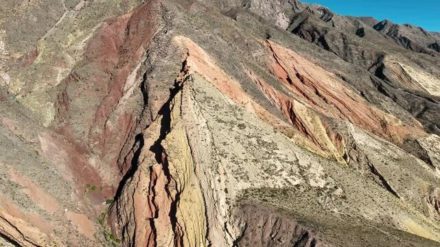 Plano de dron de la paleta del pintor en Maimar&aacute;, Quebrada de Humahuaca, Jujuy