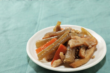 フキの煮物