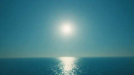 Obraz premium Serene Sunlit Ocean Horizon Scene
