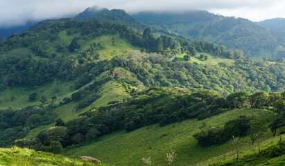 Fototapeta premium Scenic Green Mountains with Cloud-Covered Peaks in a Tropical Forest in Costa Rica