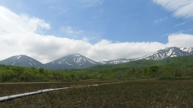 [4K] Majestic Panorama of Hakkoda Mountains with Remaining Snow: Iconic Alpine Scenery in Northern Japan 【4K】雪が残る八甲田連峰の雄大な全景：北東北を象徴する山岳地帯の絶景パノラマ風景 撮影日：20240516-1