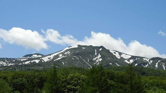 [4K] Mt. Akakura in Hakkoda Mountains with Remaining Snow: Majestic Peak and Rugged Crater Wall Scenery 【4K】残雪の八甲田連峰・赤倉岳：雄大な山容と荒々しい火口壁の絶景パノラマ風景 撮影日：20240525-1