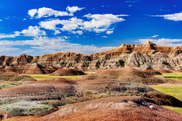 Obraz premium Rugged multi color plains, mountains and valleys of Badlands National Park near Wall, South Dakota