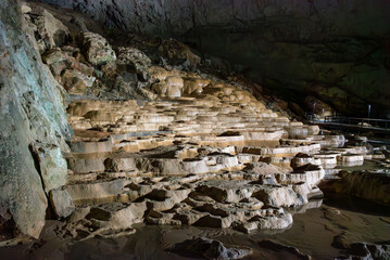 秋吉台の百枚皿