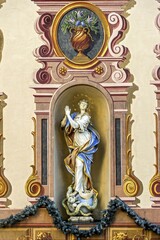 Obraz premium Gasthof zum Rassen with Lüftlmalerei and baroque Madonna in a niche, Ludwigstraße, Partenkirchen, Garmisch-Partenkirchen District, Werdenfelser Land, Upper Bavaria, Bavaria, Germany, Europe