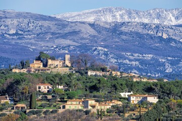 Fototapeta premium The old village of Mougins and the snow-covered Alpes, Mougins, Alpes-Maritimes, Provence-Alpes-Côte d'Azur, France, Europe