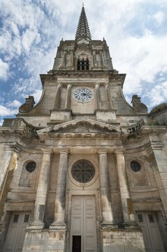 Main facade, Lucon Cathedral, La Cathedrale Notre-Dame de l'Assomption, Lu&ccedil;on, Vend&eacute;e, France, Europe