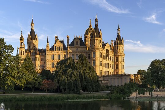 Schwerin Castle in the evening light, Schwerin, Mecklenburg-Western Pomerania, Germany, Europe