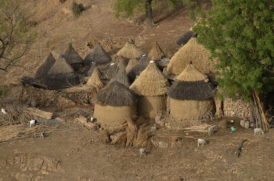 Village with typically thatched rondavels in the Mandara Mountains, Cameroon, Central Africa, Africa
