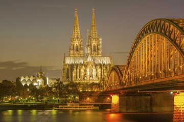 Obraz premium Philharmonics, Cologne Cathedral, Hohenzollern Bridge, Cologne, Rhineland, North Rhine-Westphalia, Germany, Europe
