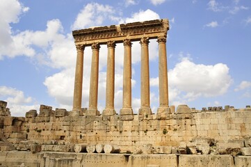 Obraz premium The six remaining columns of the Temple of Jupiter, UNESCO World Heritage Site, Baalbek, Beqaa Valley, Lebanon, Middle East, Orient, Asia