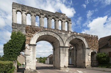Obraz premium Roman city gate, Porte d'Arroux, Autun, Saône-et-Loire, France, Europe