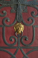 Gilded lion head door knocker, old door with iron mountings, Görlitz, Oberlausitz, Saxony, Germany, Europe