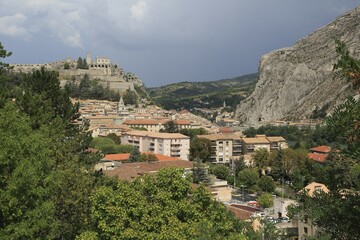 Obraz premium Citadel and town, Sisteron, Alpes-de-Haute-Prove, France, Europe