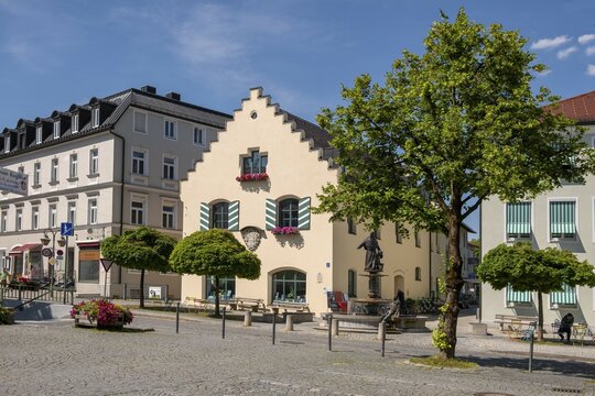 Old town hall, today municipal library, market place, Holzkirchen, Upper Bavaria, Bavaria, Germany, Europe