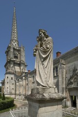 Obraz premium Madonna Sculpture, Lucon Cathedral, La Cathedrale Notre-Dame de l'Assomption, Luçon, Vendée, France, Europe