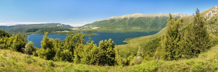 Obraz premium Lake Rotoiti, Tasman Region, Saint Arnaud, South Island, New Zealand, Oceania