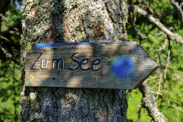 Hiking trail sign to the Hörnlesee, near Wertach, Oberallgäu, Allgäu, Swabia, Germany, Europe