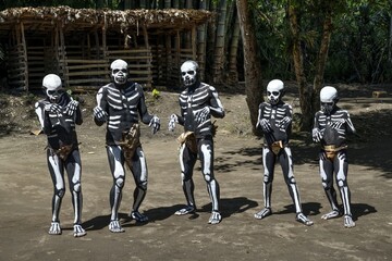 Natives with skeleton painting, Omo Bugamo tribe or skeleton people, Mount Hagen Festival in the...