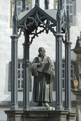 Monument to Martin Luther, Canopy of Schinkel, Market Square, Wittenberg, Saxony-Anhalt, Germany, Europe © Harald Wenzel-Orf/imageBROKER