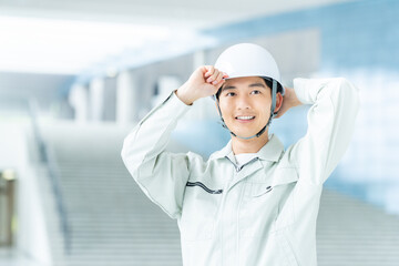 作業員の若い男性