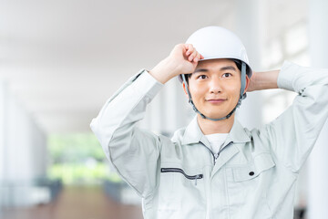 若い作業員の男性