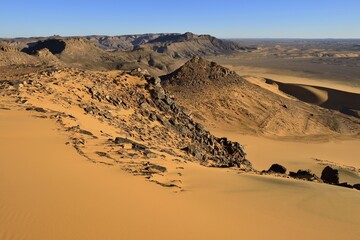 Western escarpment of Tadrart plateau, Tassili N&acute;Ajjer National Park, Unesco World Heritage Site, Algeria, Sahara desert, North Africa, Africa