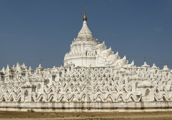 Fototapeta premium Hsinbyume Pagoda, also Myatheindan Pagoda, Mingun, Myanmar, Asia