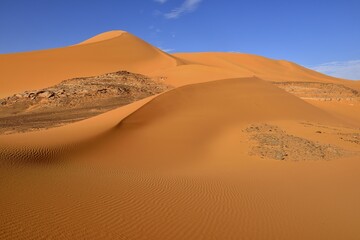 Sand dunes, southern Oued In Tehak, Tadrart region, Tassili n´ Ajjer National Park, Unesco World Heritage Site, Sahara desert, Algeria, Africa