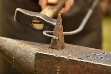 Hammer, anvil and work piece