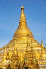 Fototapeta premium Golden Shwedagon Pagoda, main stupa, stupa, Shwedagon Paya, Shwedagon, Rangoon, Myanmar, Asia