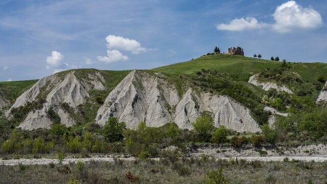 Landscape in Val DOrcia with ruin, Torrente Formone, Tuscany, Italy, Europe