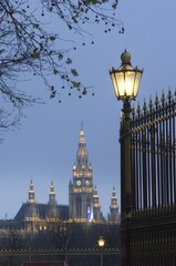 Fototapeta premium Town Hall at dusk, street lantern, Vienna, Austria, Europe