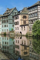 Fototapeta premium Timbered Houses reflecting in the ILL canal along the Quai de la Petite France, Strasbourg, Alsace, Bas-Rhin Department, France, Europe