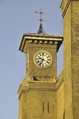 Clock tower at Kings Cross Station, London, England, UK, Europe © Fabian von Poser/imageBROKER