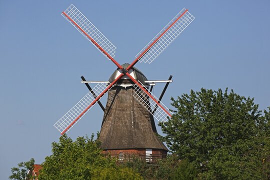 Windmill Aurora, also Borsteler M&uuml;hle or M&uuml;hle Jork, Galerieholl&auml;nder, Jork, Borstel, Altes Land, Nieders&auml;chsische M&uuml;hlenstra&szlig;e, Lower Saxony, Germany, Europe