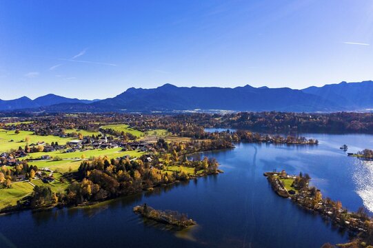 Aerial view, Lake Staffelsee with islands, Rieden, region Garmisch Partenkirchen, Upper Bavaria, Bavaria, Germany, Europe