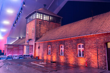 budynek bramy wjazdowej do niemieckiego obozu śmierci © ckukis