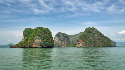 Naklejka premium Green islets at the Phang Nga Bay in Thailand