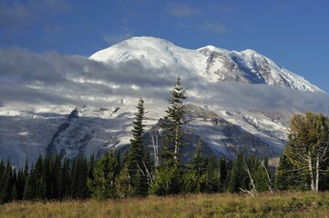 Glaciated crest of Mount Rainier, Mt. Rainier National Park, Washington, USA, North America