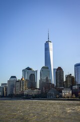 Fototapeta premium View from Pier 1 over the East River to the skyline of Manhattan with Freedom Tower or One World Trade Center, Dumbo, Downtown Brooklyn, Brooklyn, New York, New York State, USA, North America