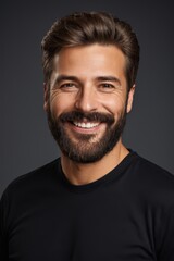 Obraz premium smiling man with beard and mustache wearing black shirt