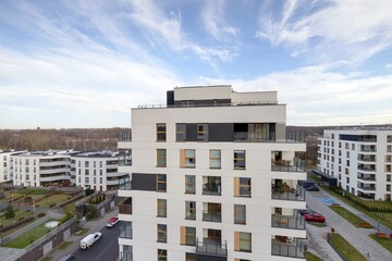 Apartamentowce przy ulicy Pułaskiego w Katowicach – widok z balkonu na budynki w Dolinie 3 Stawów © arteffect.pl