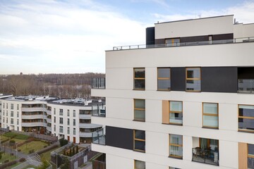 Apartamentowce przy ulicy Pułaskiego w Katowicach – widok z balkonu na budynki w Dolinie 3...